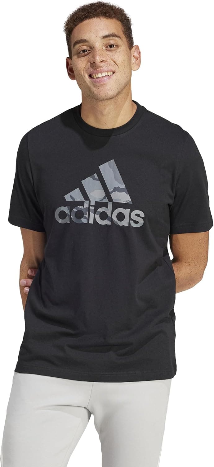 adidas Camo Badge of Sport Graphic T-shirt para homem