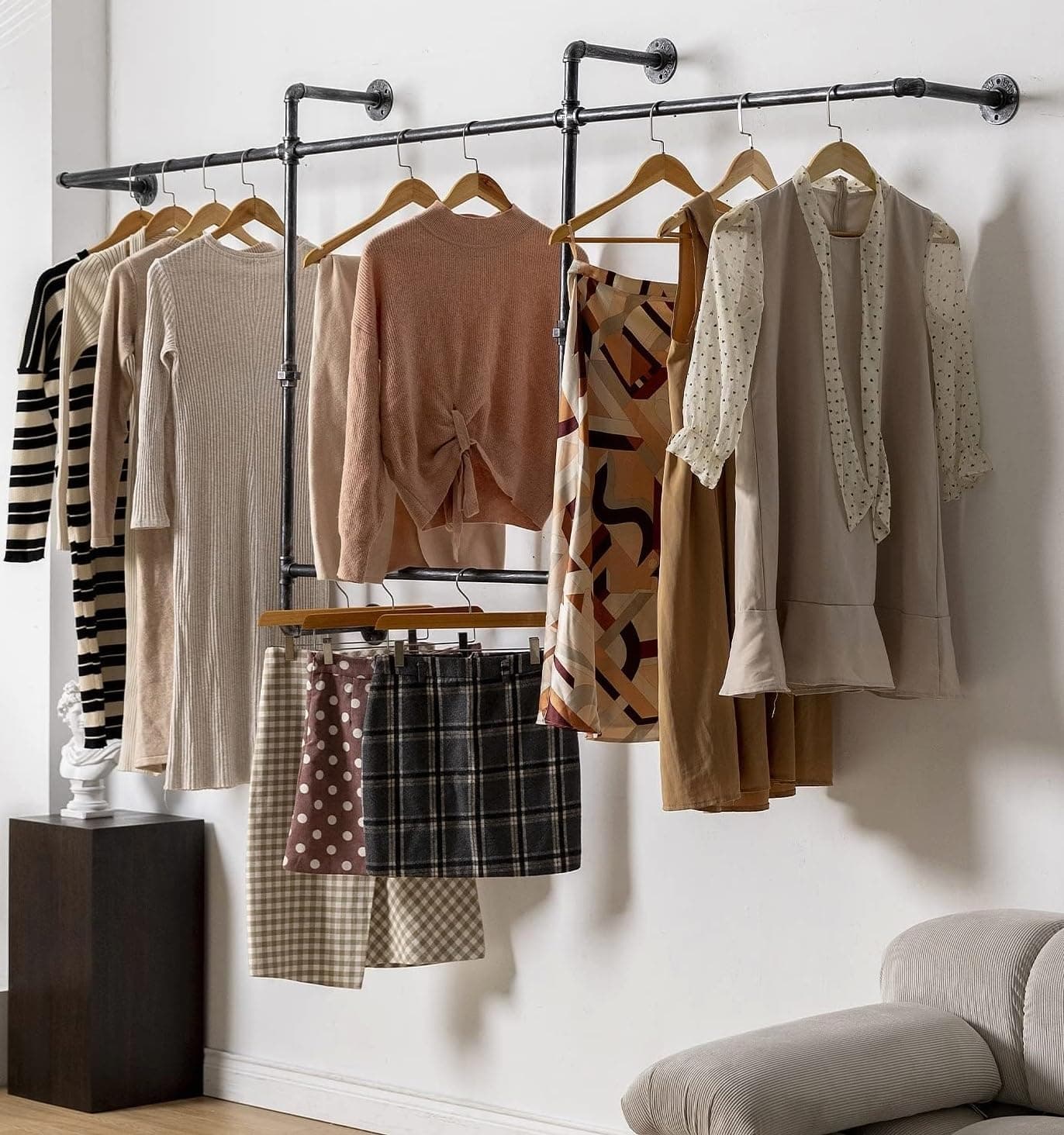 DOFURNILIM Industrial Clothes Rack | Suporte de parede com 4 barras para arrumação de roupa em tubos metálicos