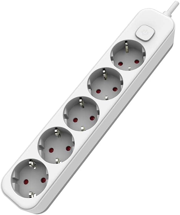 Base múltipla branca de 5 tomadas com interruptor. Comprimento do cabo: 1,5 m. Ideal para uso doméstico e de escritório, garante uma conexão segura e prática