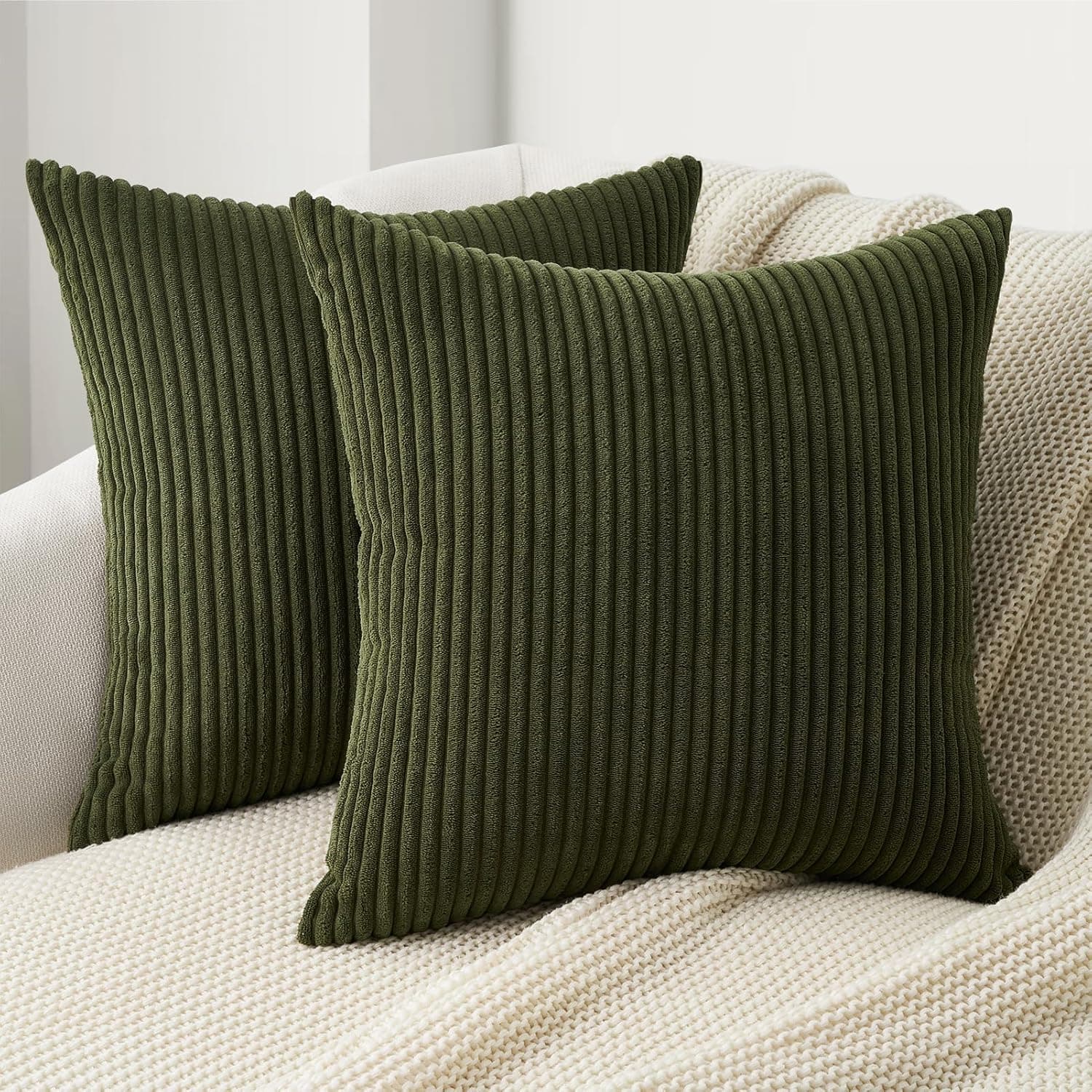 Topfinel Conjunto 2 fronhas de almofada 60 x 60, verde azeitona de veludo macio e durável, capas com fecho de correr oculto para sala de estar, sofás, cama, cadeiras quarto jardim carro