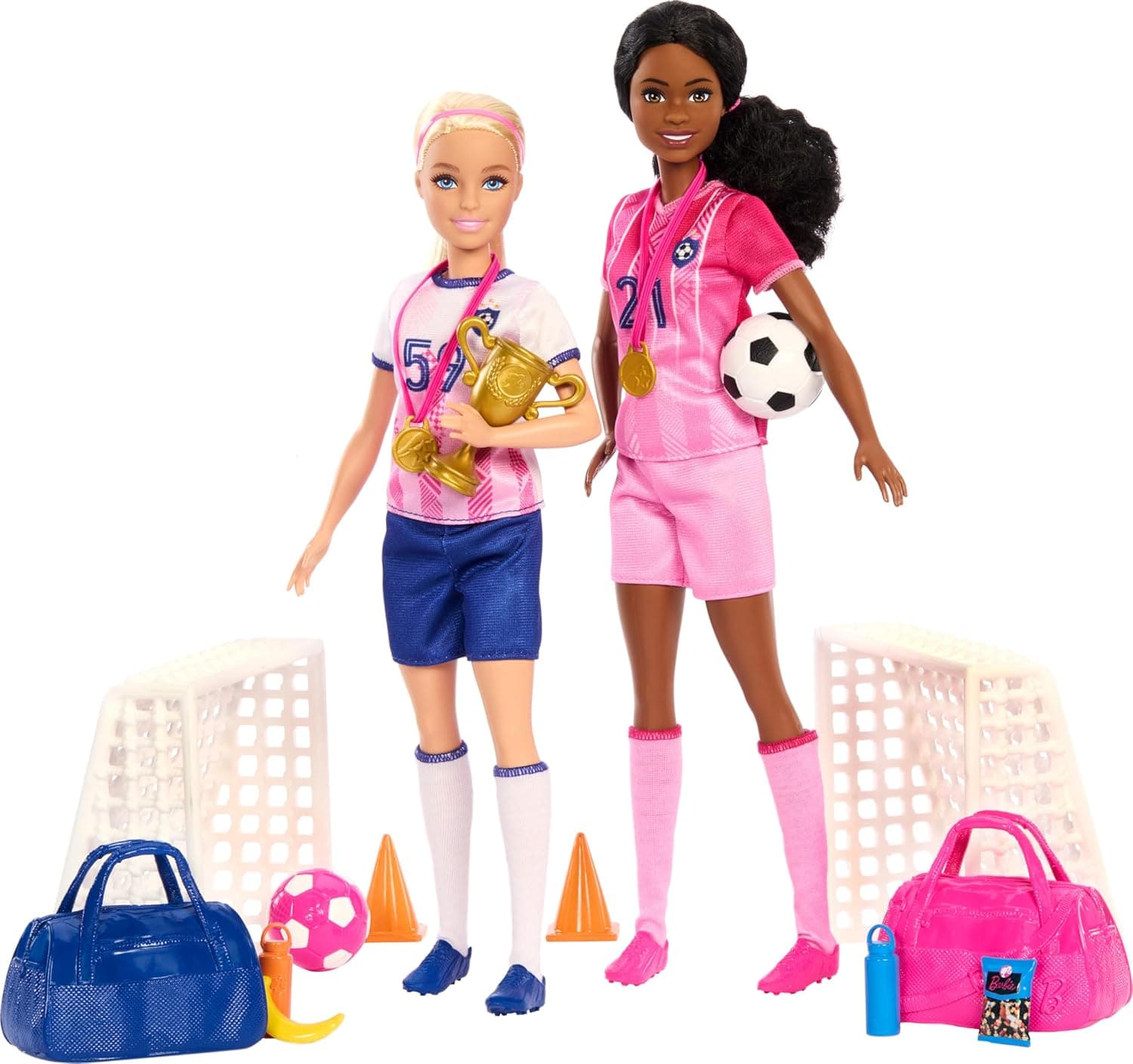 Barbie Conjunto de jogos com 2 bonecas de futebo, roupa desportiva, baliza e acessórios de futebol, profissionais, 3 anos (HRG88)