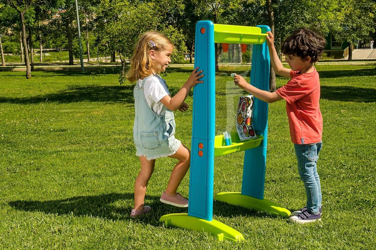 FEBER - Art & Fun Board, quadro transparente com forma de cavalete para crianças para pintar e brincar, com 2 marcadores coloridos, autocolantes e clipes para colocar papéis e estampar