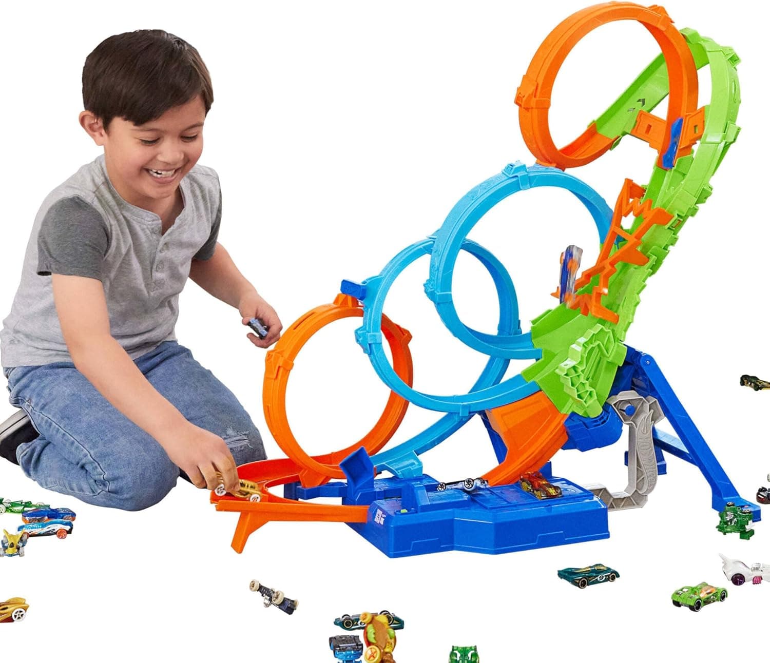 Hot Wheels Action Voltas e choques desafiadores, pista para carros de brinquedo dobrável com 4 loopings, lançador e 1 veículo Die-Cast em escala 1:64, presente para meninos e meninas +5 anos, HXT06