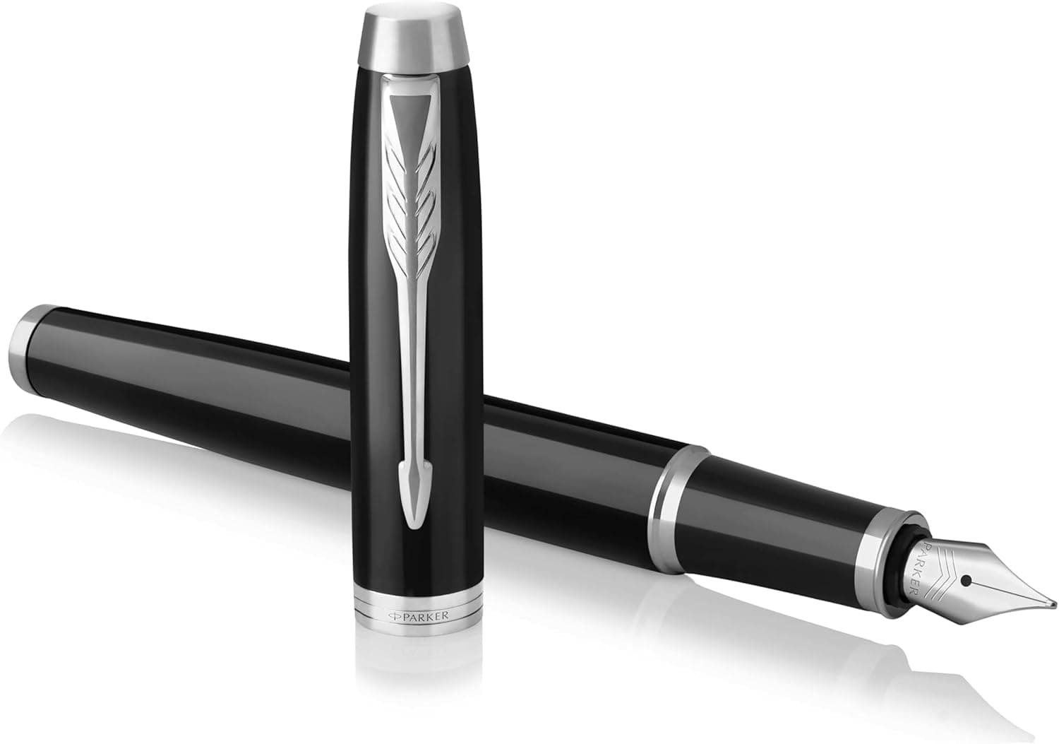 Parker IM | Caneta de aparo lacada a preto com detalhes cromados e recarga de tinta azul em estojo de oferta