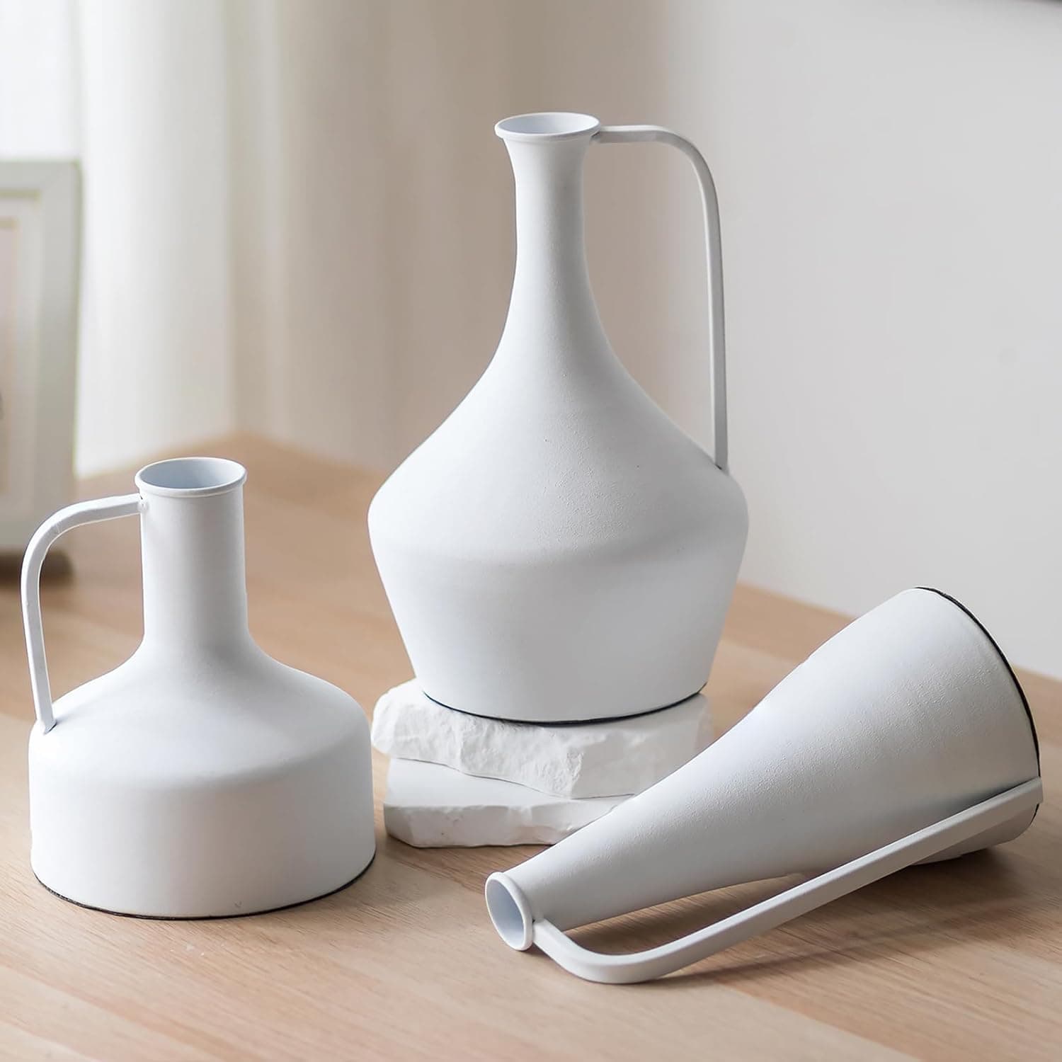 Sziqiqi Vasos de metal branco - 26/23,5/18 cm vaso de pescoço estreito vaso moderno para flores artificiais vaso nórdico mate para mesa sala de estar quarto estante