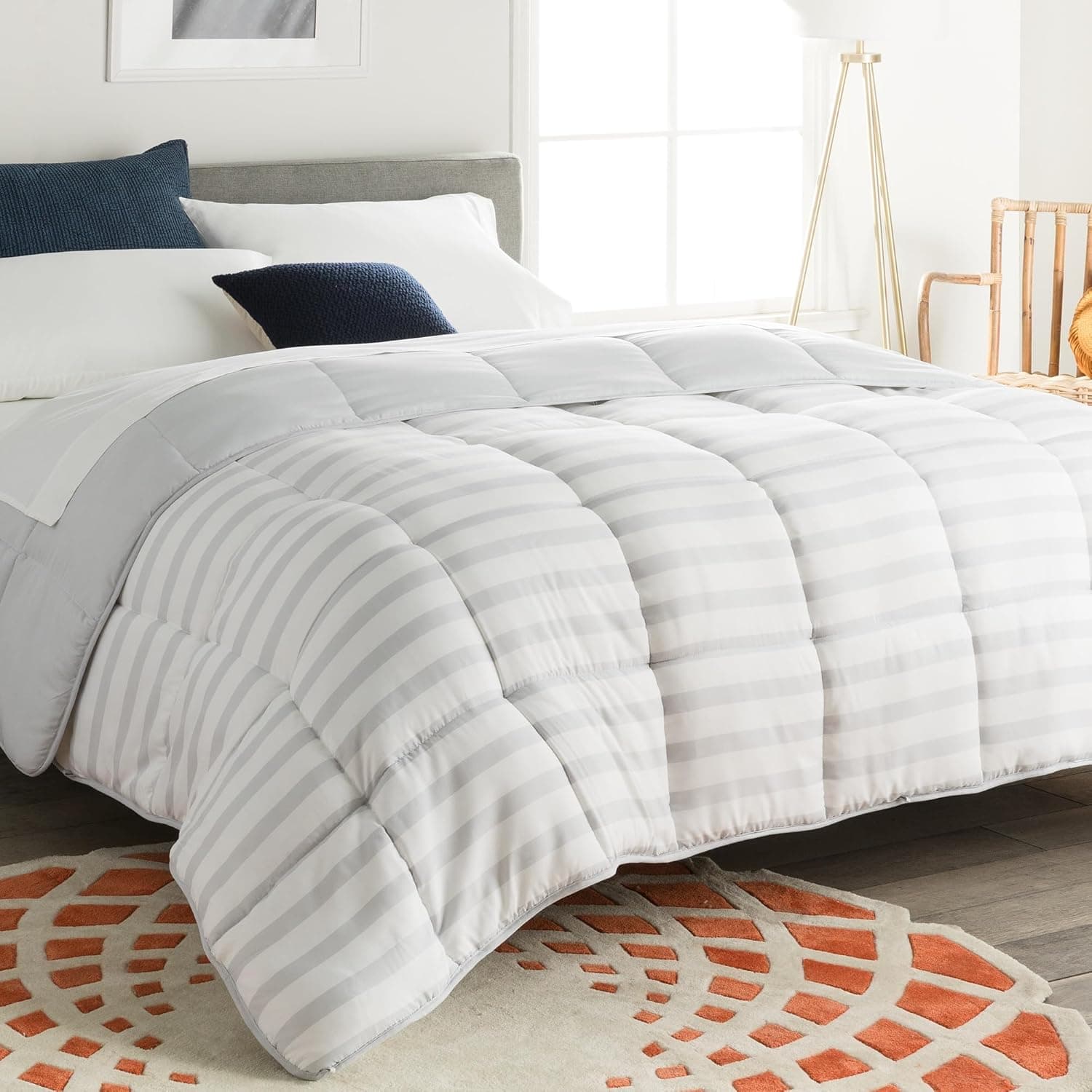 Linenspa Microfibre Duvet | Edredão 4 estações ultramacio 200 x 200 cm com riscas cinza e branco