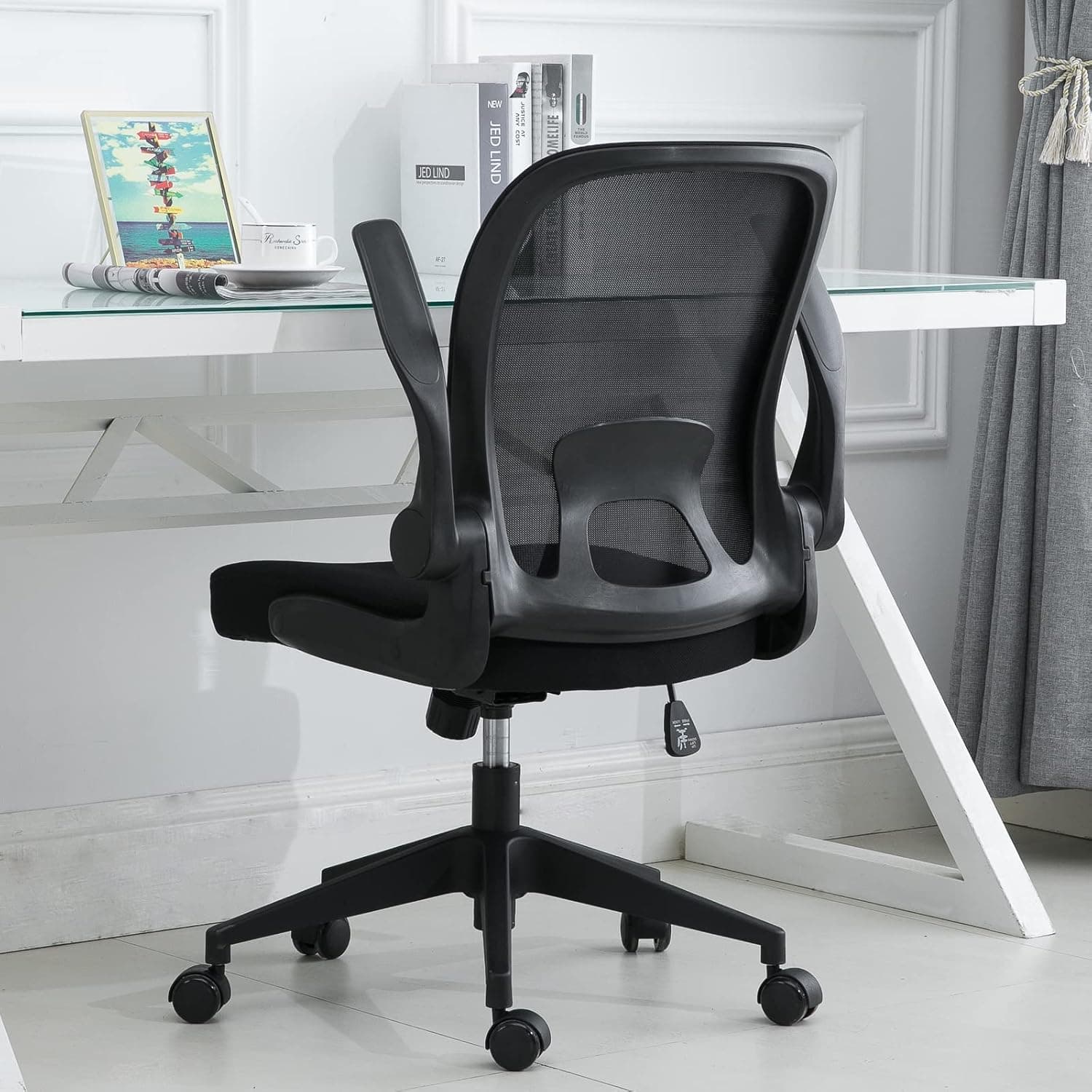 Cadeira de escritório Hua modelo CY‑8002‑BB, braços rebatíveis, malha respirável com almofada espessa, elevação e rotação 360°